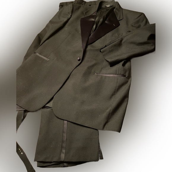 Barry Manufacturing Tuxedo Suit - Picture 2 of 9